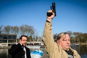 "Tatort: Schwanensee": Warnschuss! Frank Thiel (Axel Prahl, r.) mit Professor Boerne (Jan Josef Liefers)
