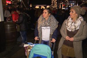 Nach der Trennung sucht Sarah Lombardi (l.) Halt bei ihrer Mama