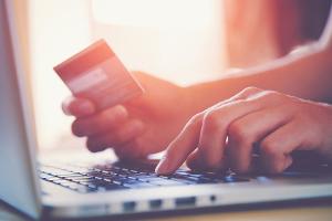 Immer mehr Deutsche bestellen ihre Geschenke im Internet