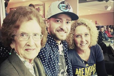 Auch Sänger Justin Timberlake (35) hat mit Mama Lynn (re.) und Oma Sadie (li.) doppelte Frauenpower dabei.