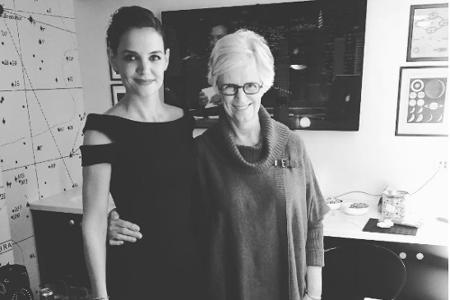 Katie Holmes (37) bringt zu Show-Auftritten, wie hier vor ihrem Talk mit Jimmy Fallon, schon mal Mama Kathleen mit.