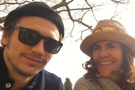 Betsy Lou (68) hat James Franco (38) zur Welt gebracht. Ihre anderen zwei Söhne, Tom (36) und Dave (31), sind genau wie der ...