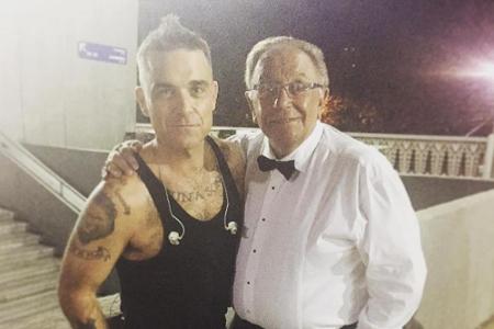 Peter ist der Vater von Sänger Robbie Williams (42). Er verließ die Familie, als der spätere Pop-Star erst drei Jahre alt wa...