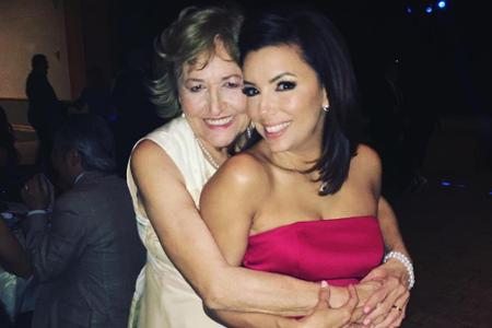 Eva Longoria (41) und ihre Mama Ella bei deren 50. Hochzeitstag. Äußerliche Ähnlichkeiten haben die beiden kaum.