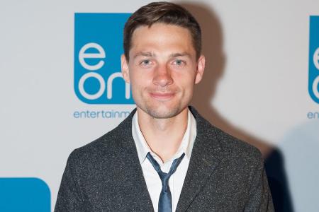 Mittlerweile ist der gebürtige Kanadier 32 Jahre alt. Er ist nach wie vor als Schauspieler tätig, doch immer häufiger versch...