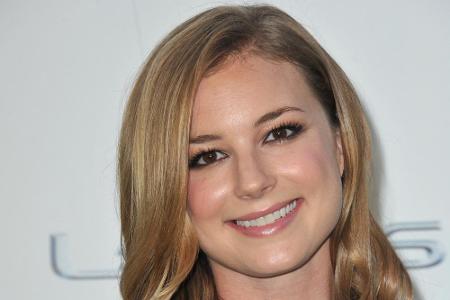 Auch Emily VanCamp hat gut lachen. Sie ergatterte zunächst Rollen in der Mini-Serie 