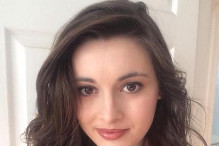 Cardone ist nun 23 Jahre alt und hat einen College-Abschluss. Aber die Schauspielerei hat sie nicht komplett an den Nagel ge...