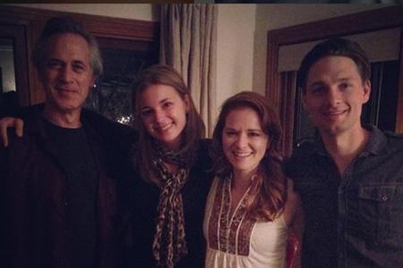 Tom Amandes (v.li.n.re.), Emily VanCamp, Sarah Drew und Gregory Smith hatten im Jahr 2014 bereits eine kleine Reunion. Serie...