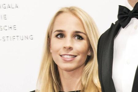 Die blonde Nina soll Anfang 2015 unter die Spielerfrauen gegangen sein...