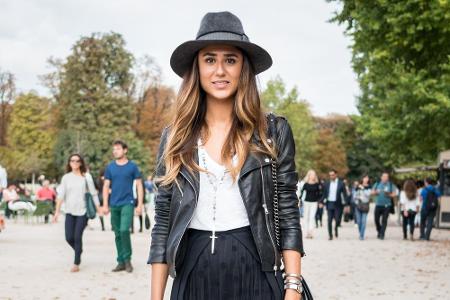 Die Lederjacke ist der Klassiker unter den zeitlosen Herbst-Teilen. Sie verleiht jedem Outfit die nötige Portion Coolness un...