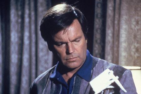 Die Rolle des abenteuerlustigen Selfmade-Millionärs verkörperte Schauspieler Robert Wagner. Ursprünglich war eigentlich Cary...