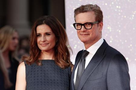 Colin Firth kam mit Ehefrau Livia Giuggioli auf den pinkfarbenen Teppich in London. Firths Frisur ist nun gediegener, zudem ...