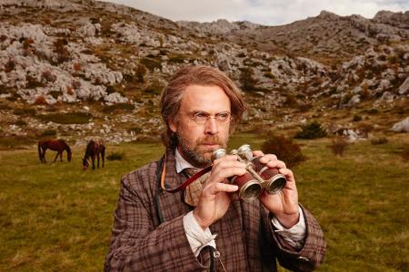 Matthias Matschke wird sich als Professor Spengler auf die Suche nach dem Schatz im Silbersee machen.