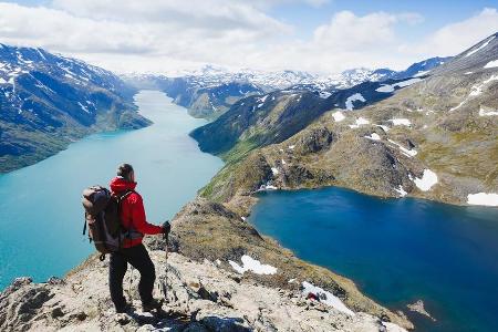 Norwegen ist ein Paradies für Naturliebhaber und Wanderer. Das Land der Fjorde, Seen und Berge lockt jährlich Millionen Tour...