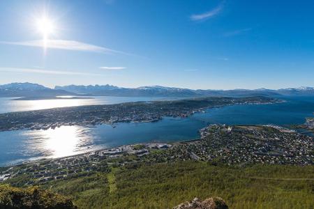 Die Menschen im Norden Norwegens erleben im Sommer für mehrere Wochen keine Nacht. Denn die Sonne geht nicht unter. Die soge...