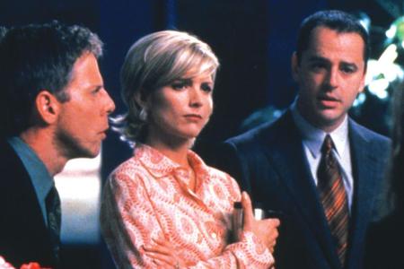 Als seine Serien-Ehefrau Georgia glänzte Courtney Thorne-Smith, die zuvor schon in der Erfolgsserie 