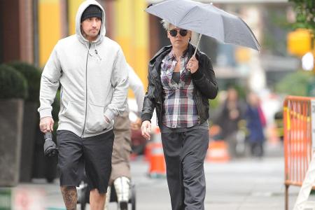Seit 2006 sind Carey Hart und Pink verheiratet, 2008 trennten sie sich vorrübergehend. Ein Jahr später kamen sie wieder zusa...