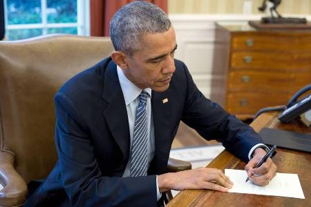 Nicht nur der mächtigste Mann der Welt, Barack Obama, unterschreibt seine Schriftsätze mit links. Zahlreiche Promis feiern h...