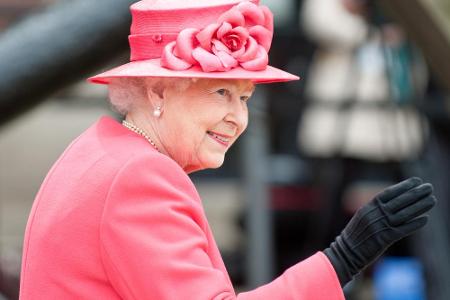 Und dessen Mama und derzeitige Königin Elizabeth II.