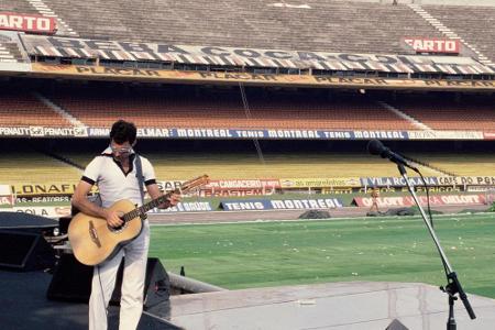 Die ganze Welt ist eine Bühne - Freddie Mercury beim Soundcheck im Estádio do Morumbi, in São Paulo, Brasilien, 20. März 198...