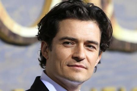 Noch ein Frauenliebling, der dieser Liste mit zweifelhaften Ruhm angehört: Orlando Bloom. Benutzte Kleidung zu wechseln, häl...
