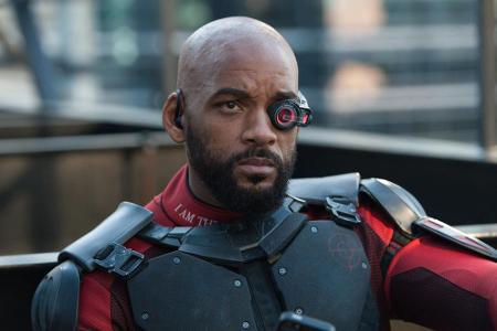Berühmtestes Mitglied des Selbstmordtrupps ist Weltstar Will Smith alias Deadshot. Der Meisterschütze trifft mit seinen Knar...