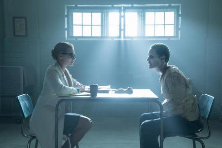 Sie war einst die Psychiaterin des Soziopathen Joker. Doch der bekam sie eines Tages in die Finger und machte aus ihr eine n...