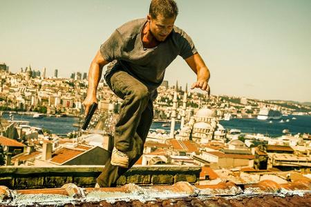 Doch das war nicht der einzige Hingucker und Aufreger, für den Filmemacher Schweiger verantwortlich war. Er produzierte zude...
