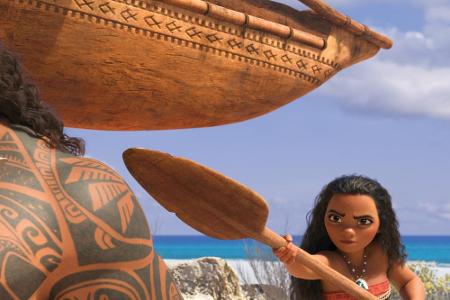 Vaiana findet Maui tatsächlich - doch der aufgeblasene Muskelberg ist zunächst von ihren Forderungen wenig angetan. Sie kann...