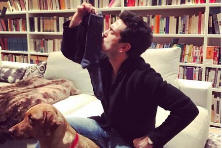Elyas M'Barek freute sich an Heiligabend über die geschenkten Socken von seiner Mama.