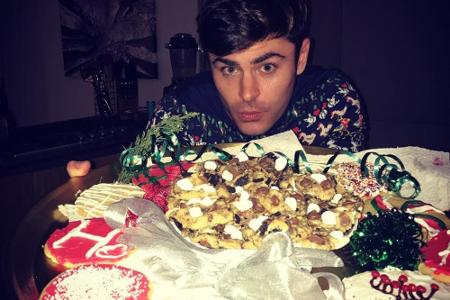 Schauspieler Zac Efron kann hingegen an Weihnachten von Plätzchen gar nicht genug bekommen...