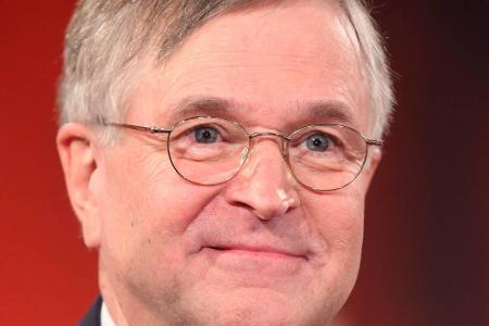 Am 27. November 2016 verstarb CDU-Politiker Peter Hintze. Er galt als enger Vertrauter von Angela Merkel. Vor seinem Amt als...