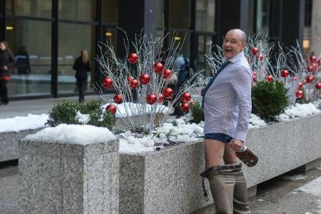 Jeremy (Rob Corddry) sucht anderweitig nach einer Erleichterung...