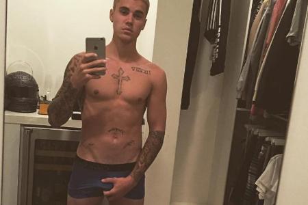 Justin Bieber präsentiert sich in Boxershorts seinen Fans