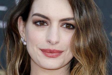 Anne Hathaway ist derzeit als Weiße Königin in 