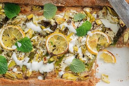 Flammkuchen mal anders - und zwar mit Spargel und Zitronencreme