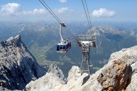 Heute befördert die Tiroler Zugspitzbahn rund 100 Personen pro Kabine