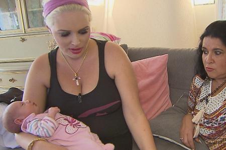 Nicht nur Papa Lucas Cordalis (43) und Mama Daniela sind ganz vernarrt in Sophia. Auch Oma Iris Klein (48) findet die Kleine...