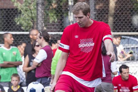 Auch auf dem Fußballplatz ein feiner Techniker: Dirk Nowitzki