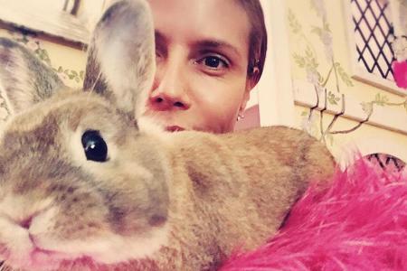 Heidi Klum mit ihrem Hasen Carrot