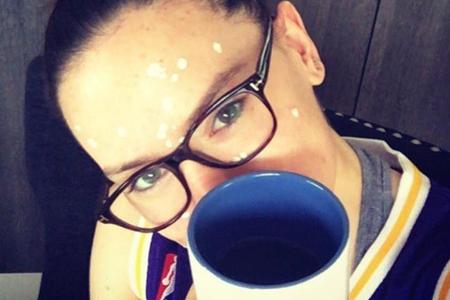 Daisy Ridley zeigt sich mit Pickelcreme