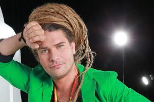 Thomas Katrozans Markenzeichen sind seine langen Rastas