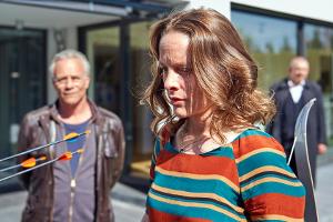 "Tatort: Narben": Max Ballauf (Klaus J. Behrendt, l.) und Freddy Schenk (Dietmar Bär) stellen fest, dass Vivien Wangila (Ann...