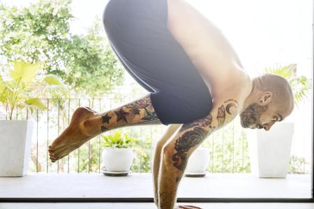 ...zwar liegt der Schwerpunkt auf Meditation, doch kann man dabei extrem ins Schwitzen kommen. Besonders anstrengend ist bei...