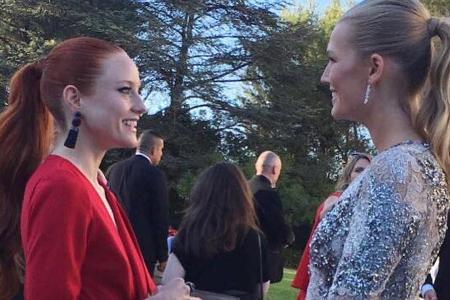 Models unter sich: Barbara Meier (l.) und Toni Garrn unterhalten sich bei der 