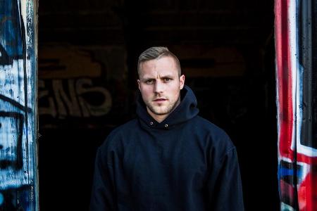 Der deutsche Rapper Kontra K schreibt seine Musik aus dem Bauch heraus