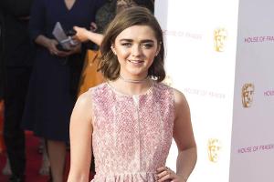 Maisie Williams glänzt bei den "BAFTA TV Awards" in einem rosafarbenen Minikleid von Antonio Berardi