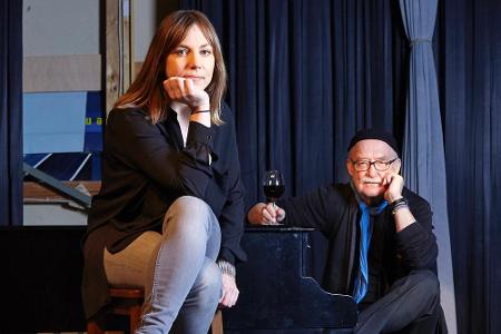 Zusammen mit Hans W. Geißendörfer, Erfinder und Produzent der TV-Serie, fungiert auch seine Tochter Hana Geißendörfer als Pr...