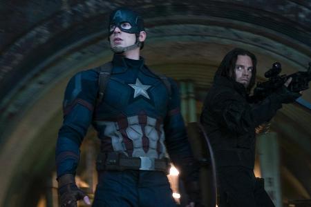 Captain America (Chris Evans, li.) und Winter Soldier (Sebastian Stan) in 