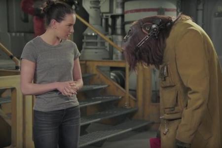 Daisy Ridley macht sich zur Feier des Tages zusammen mit 